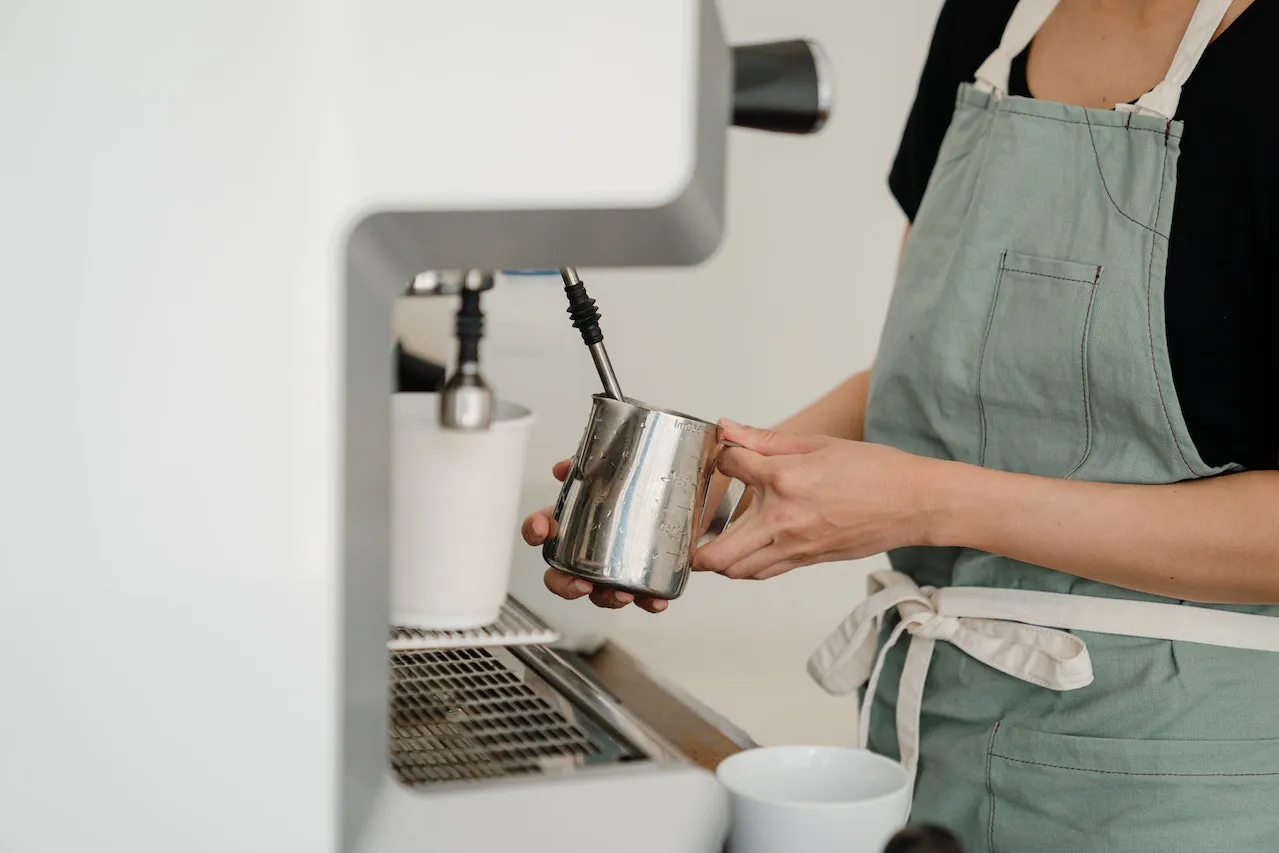 Cómo espumar leche: jarra de leche